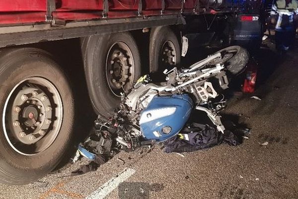 L'auteur présumé qui a provoqué un grave accident de la route et grièvement blessé un conducteur de camion et deux motards de la gendarmerie, mercredi 18 novembre a été mis en examen et placé en détention provisoire.