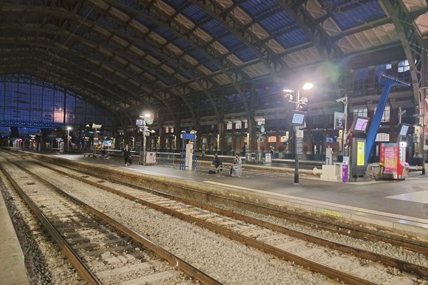 La gare Lille Flandres désertée par les voyageurs, suite à une vaste interruption du trafic ferroviaire ce mercredi 9 septembre 2024.