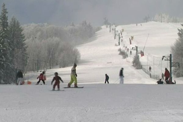 La neige est toujours présente, les skieurs aussi au Schnepfenried 