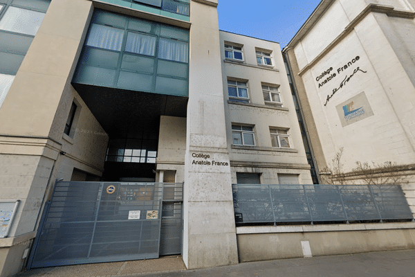 Un élève du collège Anatole-France à Tours a été vu entrant dans l'établissement avec une arme. Il s'agissait en réalité d'un pistolet à billes. Mais les élèves ont dû être confinés le temps de la levée de doute par les policiers.