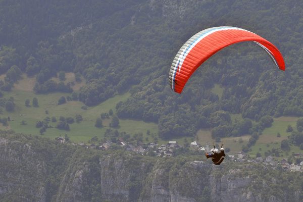 Un accident mortel de parapente a eu lieu ce vendredi sur la commune d'Aulus-les-Bains. Illustration.