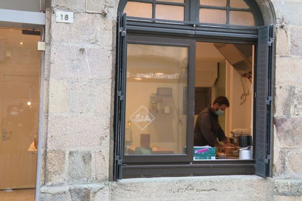 Laurent Favre-Mot dans son nouveau restaurant au cœur de la cité médiévale de Dinan. 