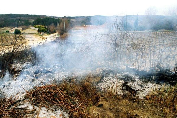 En raison de la sécheresse qui sévit sur le département du Puy-de-Dôme, la préfecture a décidé de prolonger l’arrêté réglementant les feux en plein air et l’écobuage jusqu’au 31 octobre.