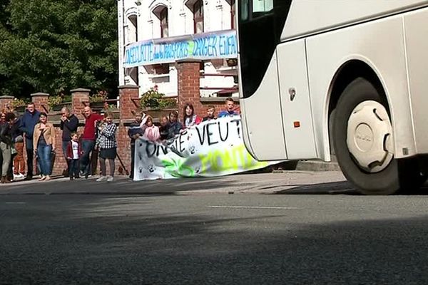 Les écoliers de Créquy ont peur de monter à bord du bus scolaire.