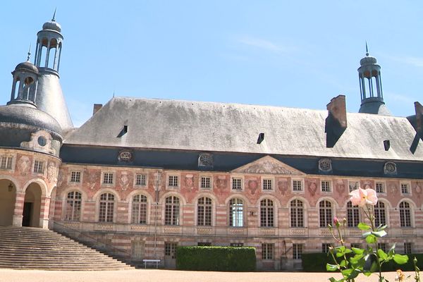 Le château de Saint-Fargeau accueille de nouveau des visiteurs.