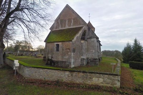 Cent ans après la guerre de 14-18, le village de Parigny-la-Rose, dans la Nièvre, a son monument aux morts élevé à côté de l'église. 