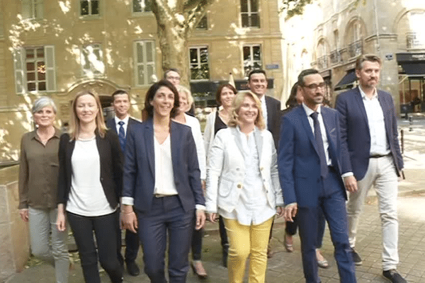 L'équipe girondine de la République en Marche s'est prêtée au jeu de la photo de famille