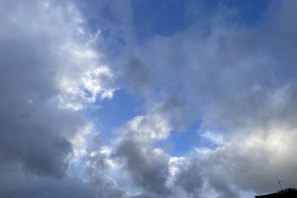 Oui Oui...derrière les nuages, là bas au loin, il y a du ciel bleu à Lille