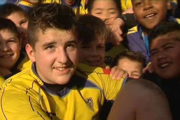 A 11 ans, Enzo est un jeune garçon hors norme. Il mesure 1,84 mètre et pèse plus de 90 kilos. Il vient d'intégrer l'équipe des moins de 12 ans de l'ASM Clermont Auvergne.