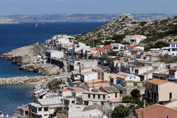 Le calme du quartier des Goudes à Marseille (8ème arrondissement) fait de la ville l'une des 25 destinations à visiter en 2025 selon le magazine  Condé Nast Traveler.