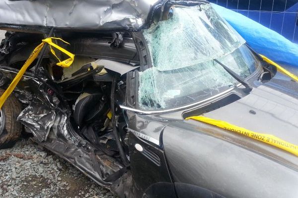 La voiture des jeunes gens après l'accident entreposée dans un garage d'Usseau (79).