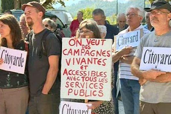 Génolhac (Gard) - manifestation des habitants pour la sauvegarde du centre des finances publiques - 9 septembre 2015.