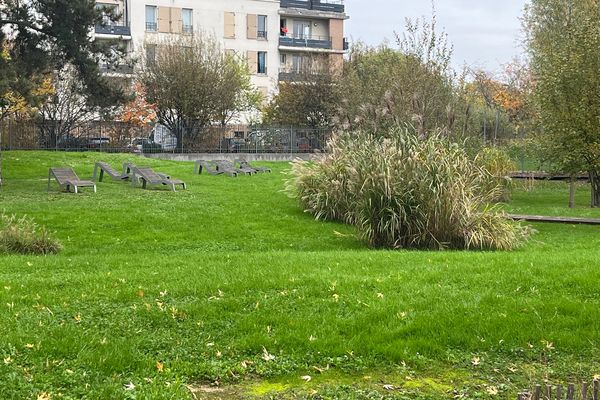 En cas d'inondations massives, ce parc aménagé en bord de Seine peut absorber une partie des eaux qui débordent.