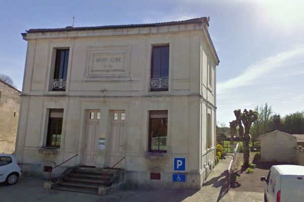 La mairie de Thénac fermée après une alerte à la bombe.