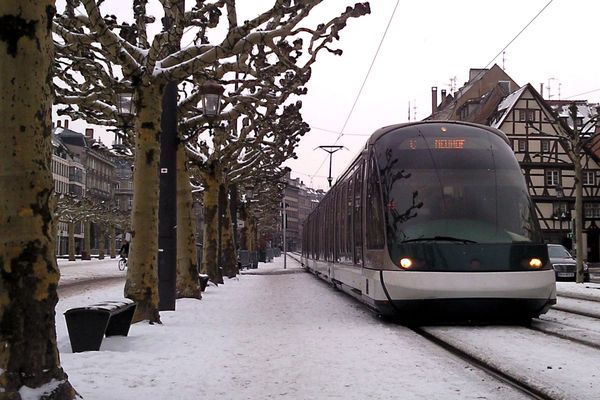 Les lignes B et E sont les plus perturbées.