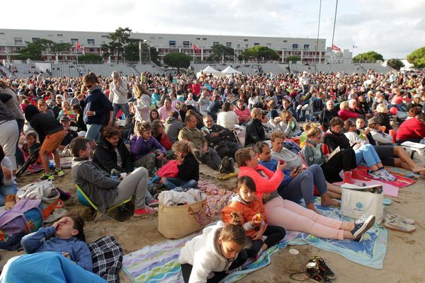 Les concerts du festival attirent chaque année des milliers de personnes sur la plage de la Grande Conche à Royan (Charente-Maritime) 