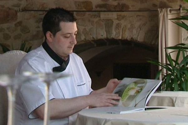 Une étoile au Michelin en 2011, finaliste de l'émission Top Chef 2012, Cyrille Zen, jeune chef Puydômois s'est trouvé un nouvel outil de promotion : un livre de cuisine.