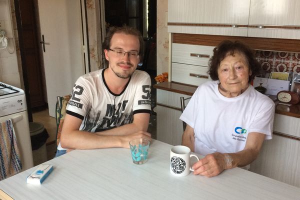 Joan rend visite à marie-Danielle, âgée de 86 ans