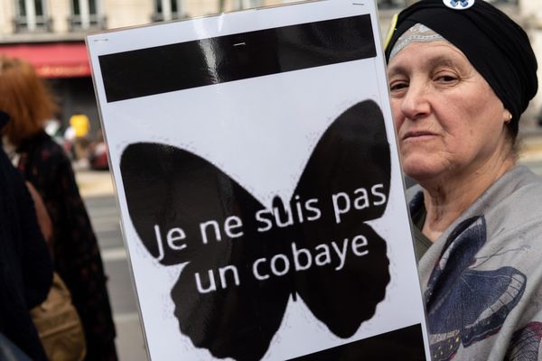 Manifestation des malades de la thyroïde contre la nouvelle formule du Lévothyrox devant le ministère de la santé le 2 mai 2018.