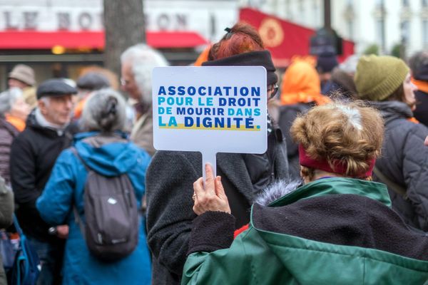 Un projet de loi sur l'aide à mourir doit être présenté en avril en Conseil des ministres en avril 2024.