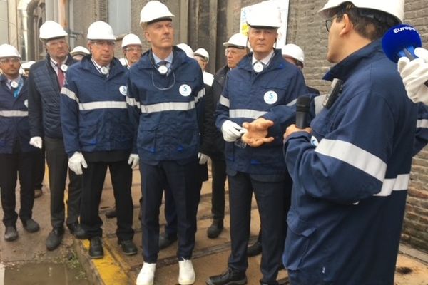 Les deux ministres Roland Lescure et Bruno Le Maire ont visité les installations de Solvay à Dombasle-sur-Meurthe.