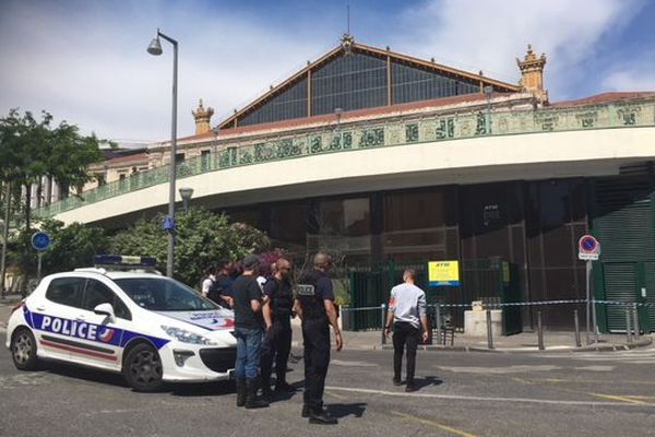 La gare Saint Charles de Marseille a été évacuée et un périmètre mis en place.