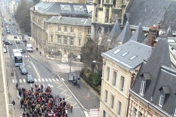 un millier de manifestants dans les rues de rouen