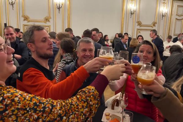 Les 16 variétés de la bière de Noël 2023 étaient très attendues, à l'hôtel de ville de Strasbourg