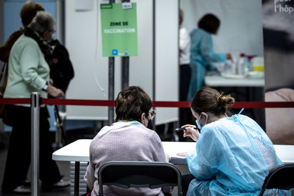 Illustration. Le "mega-centre" de vaccination de la Savoiexpo rouvre ses portes du mercredi 8 décembre au vendredi 17 décembre.