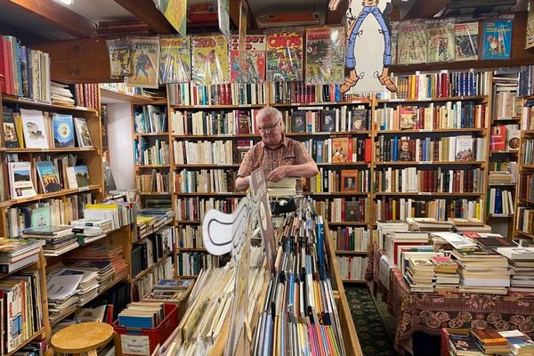 Montolieu - Dans les librairies de ce village, on trouve principalement de vieux livres d'occasion - 01.07.20