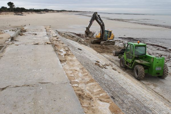 Ile de Ré : travaux de remise en état des digues frappées par la tempête Xynthia 