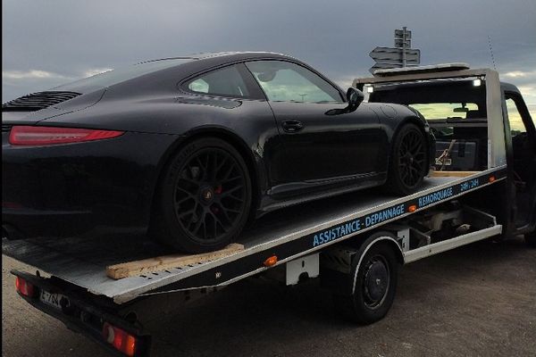 La gendarmerie de Saône-et-Loire a intercepté cette Porsche qui roulait à 217 km/h sur une route limitée à 110.