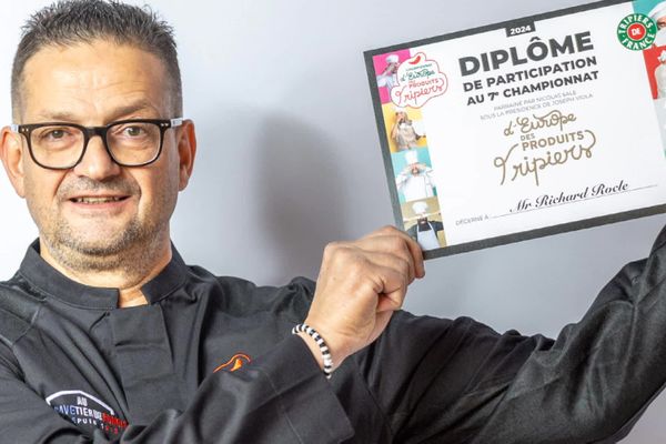 Le chef étoilé, Richard Rocle présente son titre de vice-champion d'Eurpoe de produits tripiers.