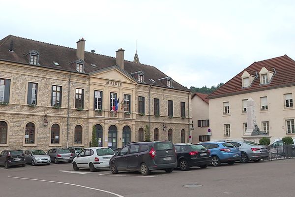 La mairie de Plombières-lès-Dijon.