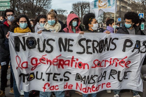 Étudiants de région parisienne mobilisés le 20 janvier 2021 pour lutter contre la précarité