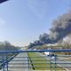 Un poids lourd en feu et renversé sur l'autoroute bloque l'A2 depuis une demi-heure.