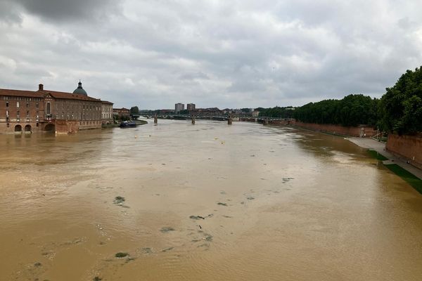 Le niveau de l'eau de la Garonne a augmenté après les multiples précipitations orageuses en Occitanie