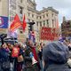 Rassemblement des comédiens de doublage derrière l'Opéra Garnier à Paris.