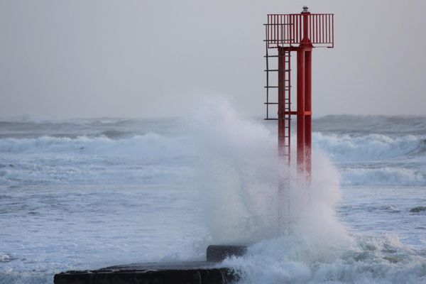 Coup de vent en mer.