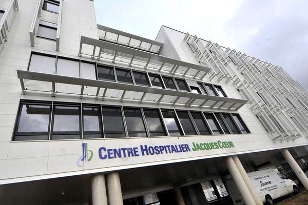 Un chirurgien du CHU de Bourges (Cher) accusé d'homicide sur un patient