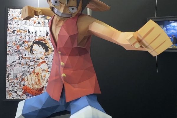 Plus de 30 heures de travail ont été nécessaire pour créer ce Luffy de One Piece en "papercraft".