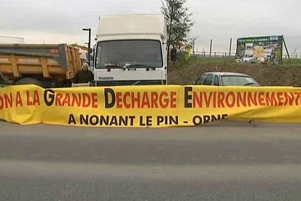 Blocage du centre de GDE de Nonant-le-Pin, 21 janvier 2014