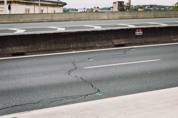 Une fissure sur l'A13 a entraîné la fermeture de l'autoroute.