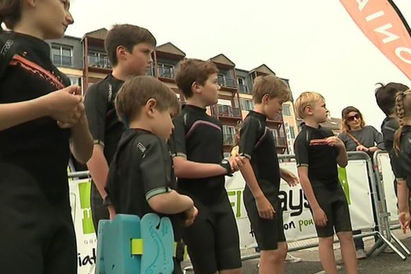 Les enfants se préparent à l'épreuve de natation, Luc-sur-Mer (Calvados), mercredi 19 juin 2019.