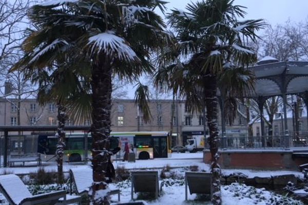 La place Napoléon de La Roche-sur-Yon sous la neige, le 6 février 2018