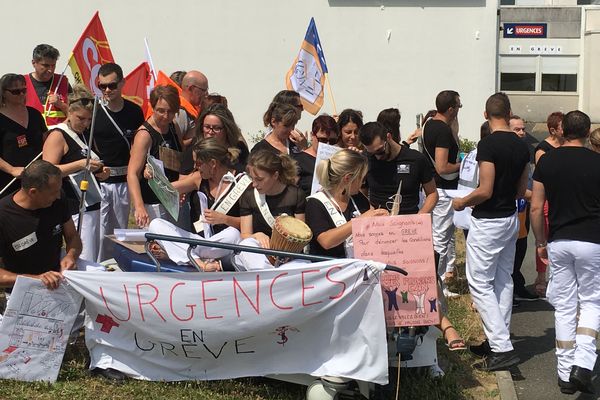 Le personnel des urgences de l'hôpital de Châtellerault (86) sont en grève depuis vendredi dernier.