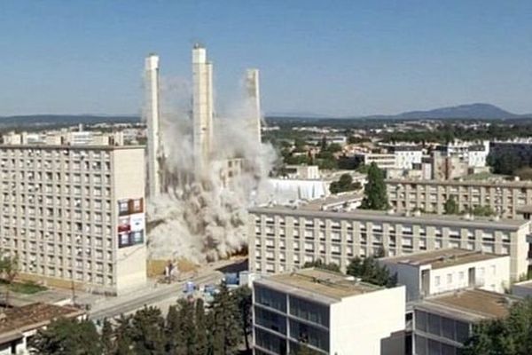 Montpellier - Implosion de la Tour H du quartier du Petit Bard - 14 avril 2014.