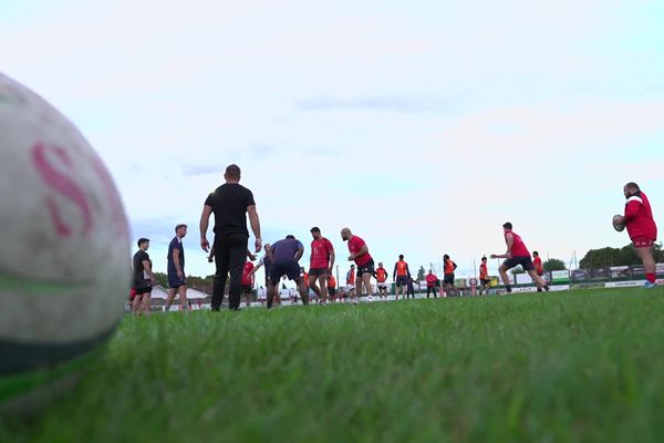 L'équipe de Rugby mag à la rencontre des équipes de Langon et Périgueux : deux équipes aux ambitions différentes.