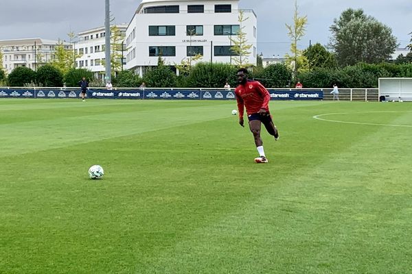 Absent de l'entraînement collectif depuis la mi-juillet, Alexandre Mendy s'est à nouveau préparé avec ses coéquipiers du SM Caen ce mardi 13 août.