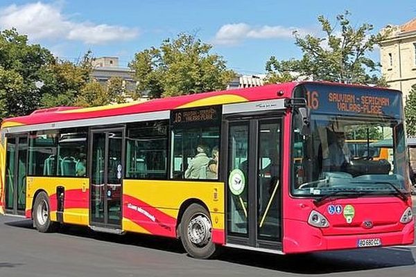 Béziers (Hérault) - un bus du réseau de Béziers Méditerranée transports - archives